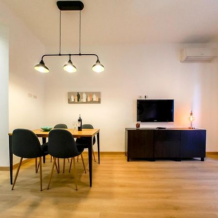 Chic Modern 2-Bedroom Near Metro Rom Exterior foto